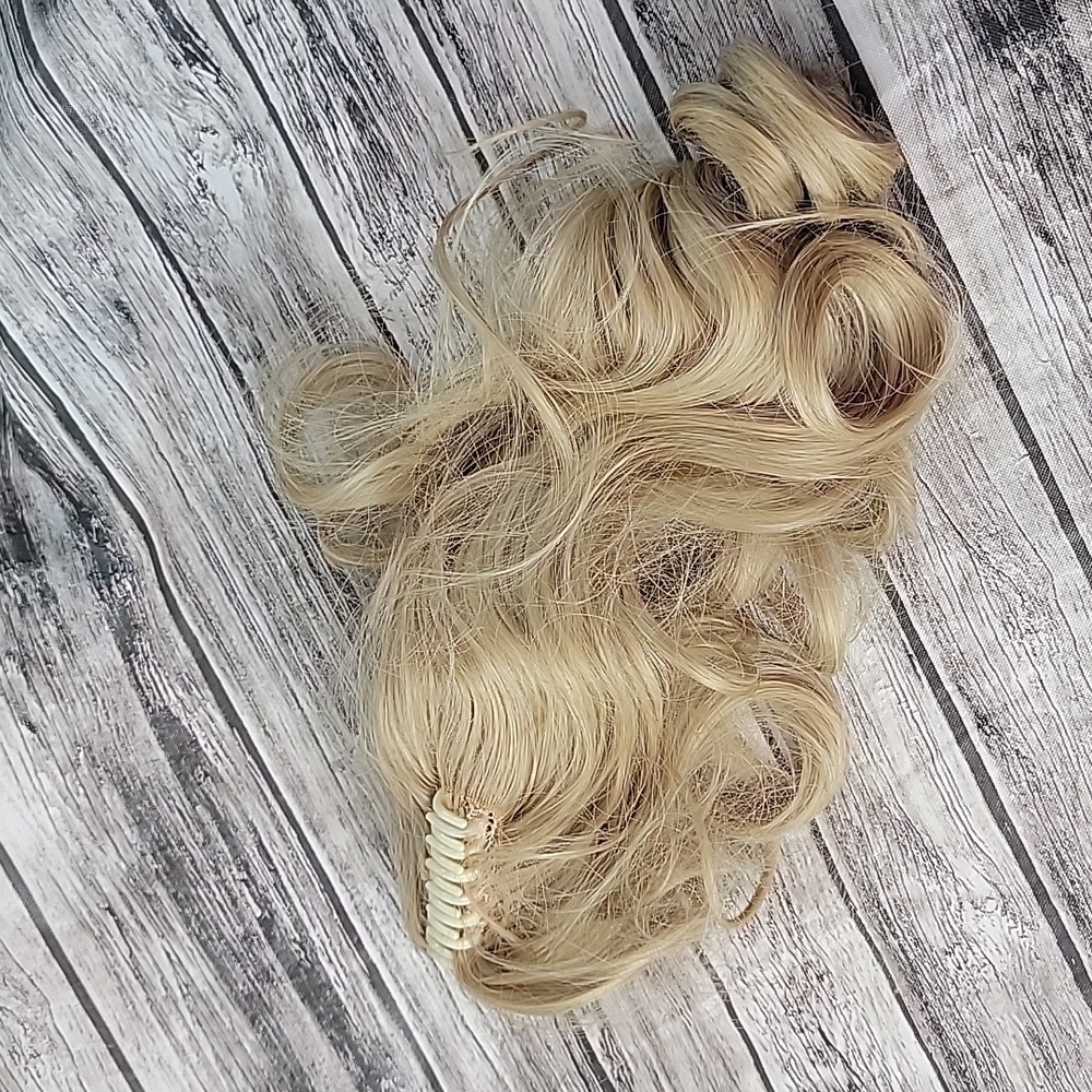 Medium Blonde Claw Clip Ponytail Wig - Picture 6 of 7